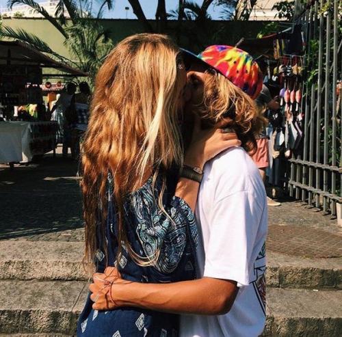 Фотоальбом лета?   1 июня - сделай своё фото с бутылкой минералки. 01