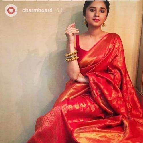 Guddantumsenahopaayega гуддантынесможешь. Kanika выглядит как роялти в этой стильной индийской одежде! 01