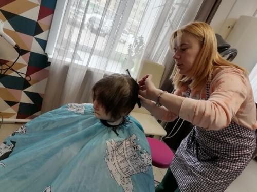 Лиза с новой стрижкой. 01