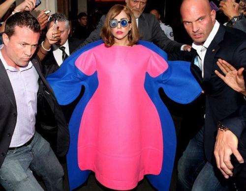 10 самых эпатажных образов леди гаги. 06