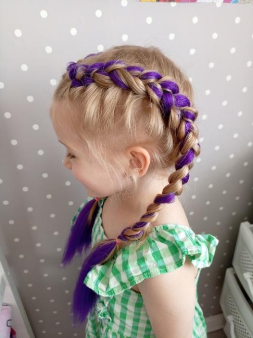 Для меня всегда лучшей причёской были просто распущенные волосы, но для дочи хочется делать красоту на волосах. 01