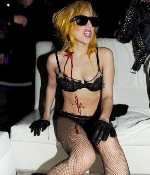 10 самых эпатажных образов леди гаги. 08