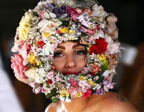 10 самых эпатажных образов леди гаги. 07