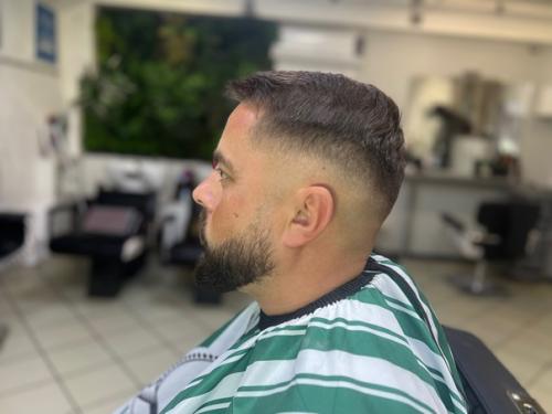 В современных реалиях внешность стала важной не только для женщин, но и для мужчин. 01