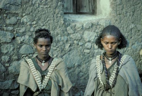 Сегодня в рамках Museumweek мы рассказываем Storiesmw о том как украшают себя женщины к югу от Сахары. 04 Сегодня в рамках Museumweek мы рассказываем Storiesmw о том как украшают себя женщины к югу от Сахары. 04