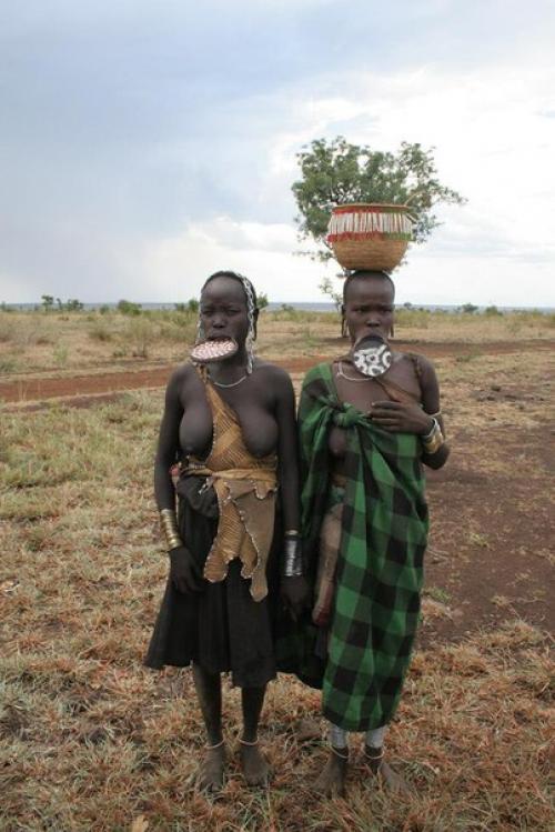 Сегодня в рамках Museumweek мы рассказываем Storiesmw о том как украшают себя женщины к югу от Сахары. 05 Сегодня в рамках Museumweek мы рассказываем Storiesmw о том как украшают себя женщины к югу от Сахары. 05