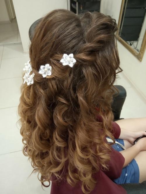 Девченки _выпускницы. Кто еще не записался на прическу, пишите и. 09