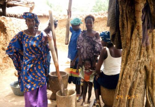 Сегодня в рамках Museumweek мы рассказываем Storiesmw о том как украшают себя женщины к югу от Сахары. 02 Сегодня в рамках Museumweek мы рассказываем Storiesmw о том как украшают себя женщины к югу от Сахары. 02