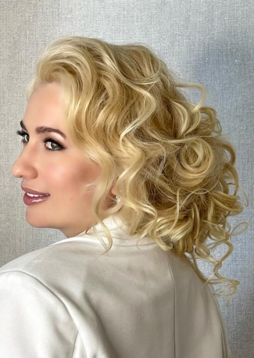 Любую прическу, можно быстро изменить под желаемый запрос. 04