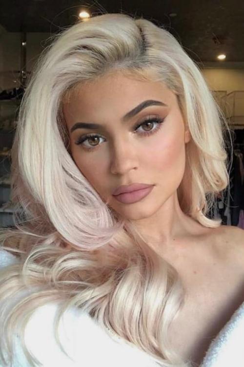 Кайли дженнер не отрицает, что в жизни выглядит хуже, чем в социальных сетях. 01