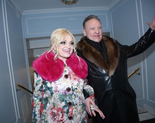 Классика ей к лицу: надежда кадышева отметила 63-ий день рождения в новом образе. 02