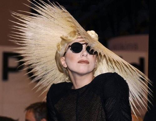 10 самых эпатажных образов леди гаги. 05