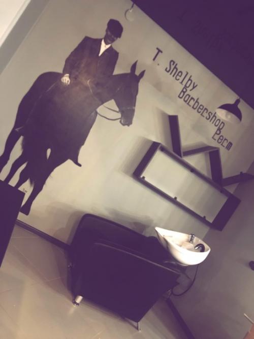 T. Shelby Barbershop с 9 июня ждёт всех за модными стрижками, а пока мы делимся с вами нашим дизайном. 02