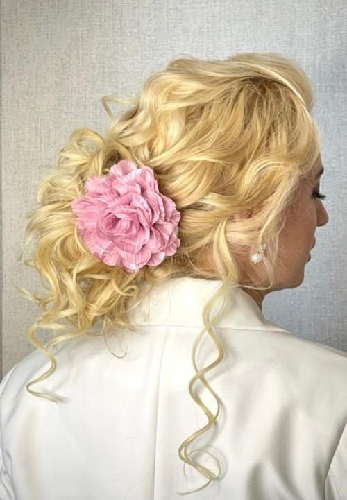 Любую прическу, можно быстро изменить под желаемый запрос. 03