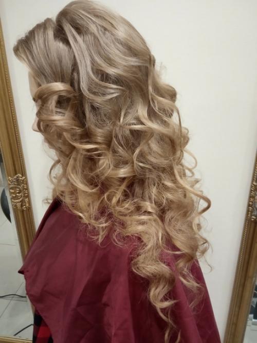 Девченки _выпускницы. Кто еще не записался на прическу, пишите и. 06