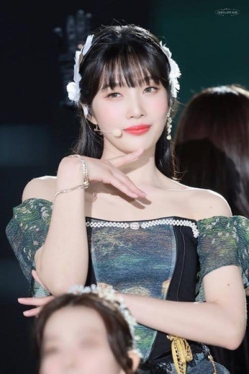 Pann причёска, макияж и наряд Джой были чертовски красивыми на Dream Concert. 08