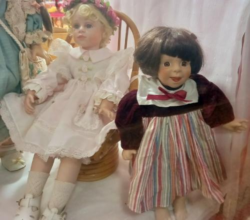 Как любая нормальная девочка перед ветриной фарфоровых кукол зависла. 07