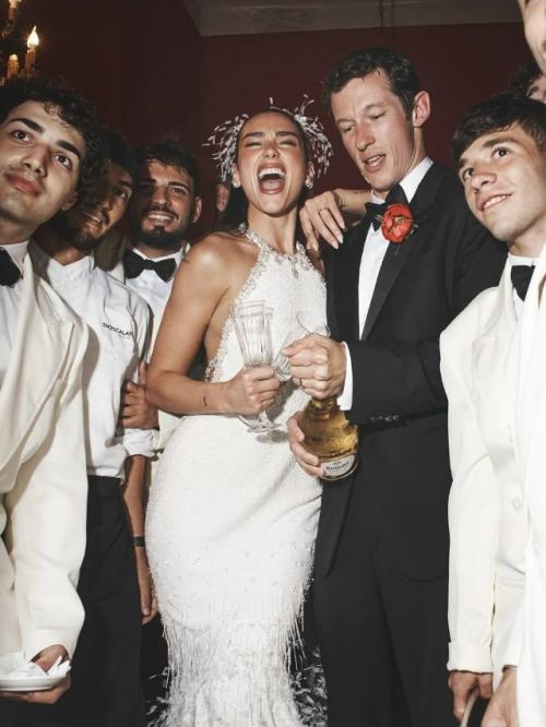 Дуа липа фото со свадьбы с Каллумом Тёрнером показала. 01