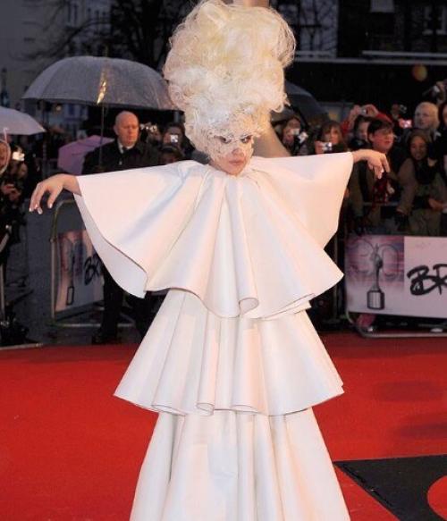 10 самых эпатажных образов леди гаги. 03