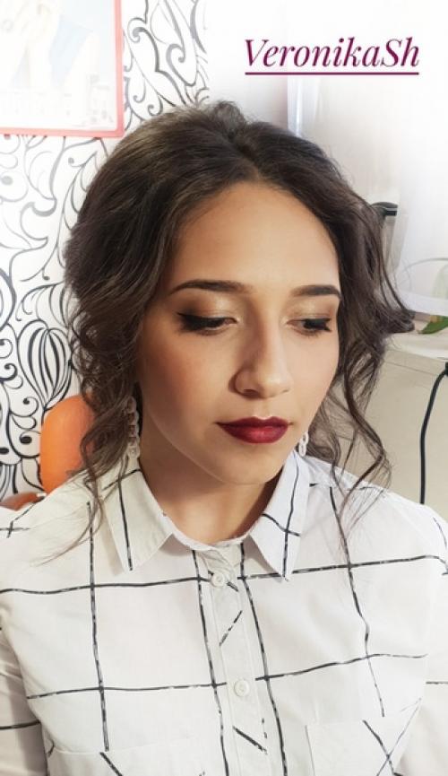 Очень важно, чтобы прическа была красивой на фото не только сзади, но и спереди. 03