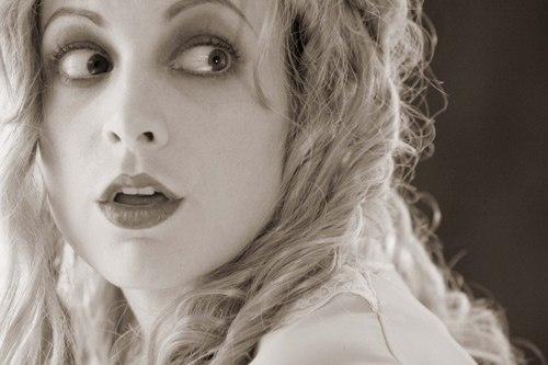 Мэри пикфорд?   Чтобы увидеть ее, отменяли уроки в школах и спортивные соревнования. 01