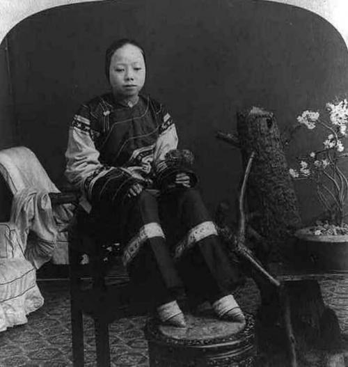 Редкие фотографии 1860-1870 годов, на которых запечатлены китаянки разных сословий. 02