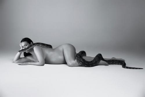 Ида галич на последнем месяце беременности снялась обнаженной со змеей. 02