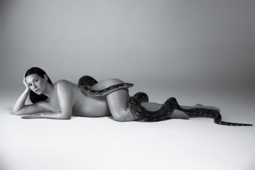 Ида галич на последнем месяце беременности снялась обнаженной со змеей. 01