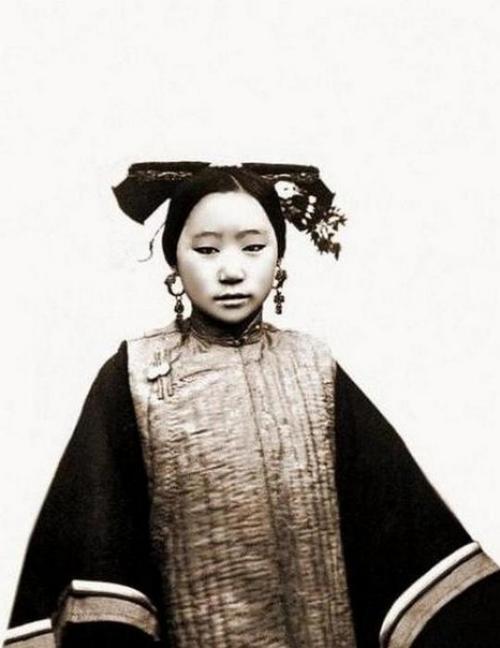 Редкие фотографии 1860-1870 годов, на которых запечатлены китаянки разных сословий. 03