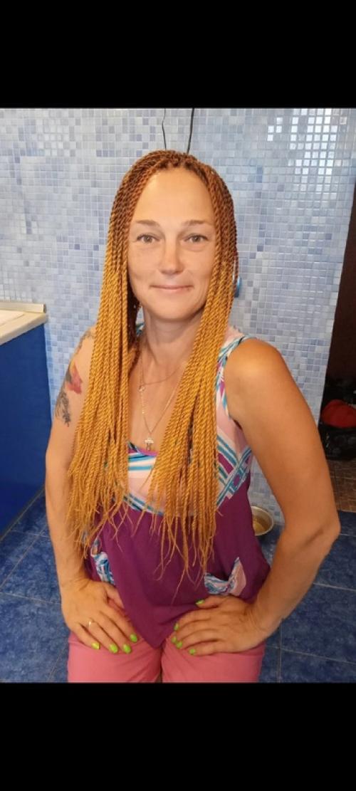 Меня зовут Олеся, я дипломированный парикмахер - универсал со стажем более 20 лет. 07