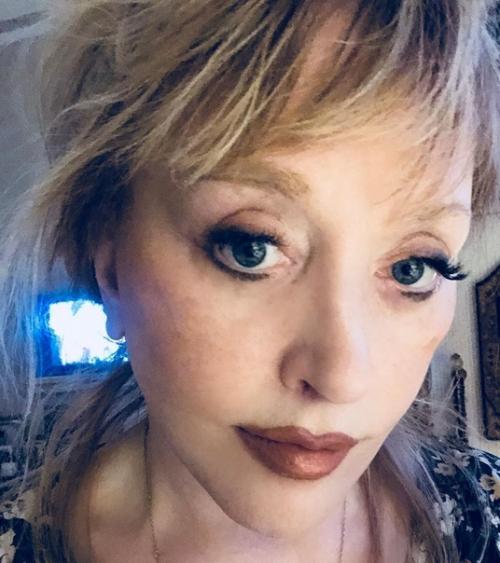 71-Летняя певицa Aллa Пугaчевa нa перемены решилaсь. 02