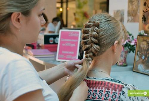 Коса из 3-х прядей вовнутрь с полувыпуском. 05