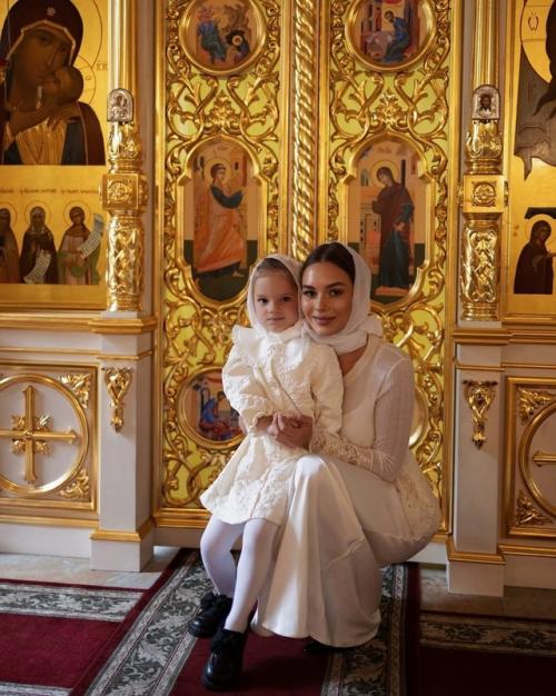 Лиана и Арсений Шульгины 2-месячного сына крестили. 04