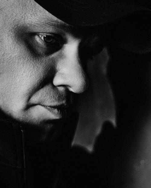 Гарик харламов бороду сбрил и взгрустнул в новой черно-белой фотосессии. 02