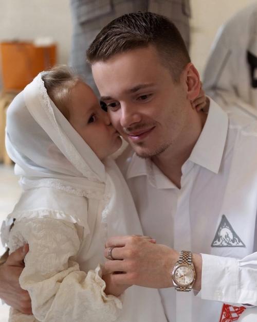 Лиана и Арсений Шульгины 2-месячного сына крестили. 03