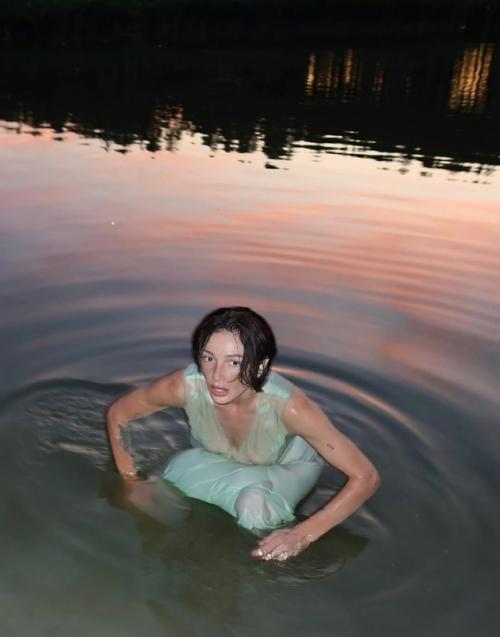 Настя ивлеева устроила Голую Вечеринку в деревне. 02