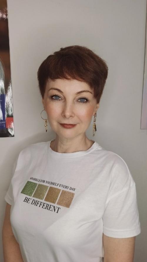 Правильно подобранная стрижка и цвет волос творят чудеса преображения. 01