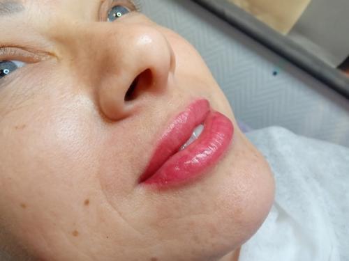 Меня зовут Олеся, я дипломированный парикмахер - универсал со стажем более 20 лет. 04