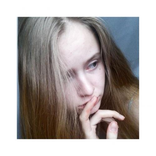 Тысячу раз стирала текст даже не закончив писать. 02