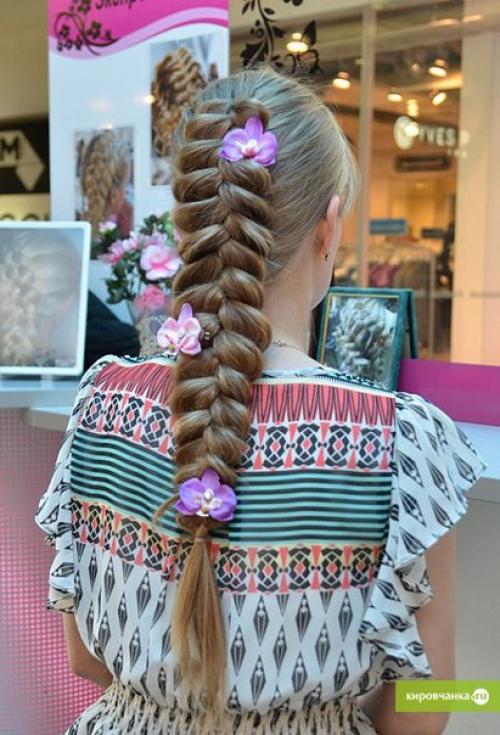 Коса из 3-х прядей вовнутрь с полувыпуском. 06