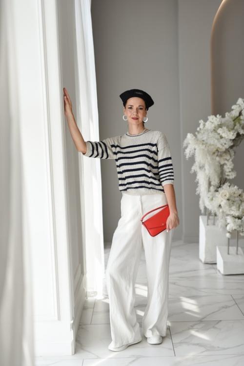 Придумали матроску в начале 19 века во французской провинции Бретань (отсюда и второе название Бретонка. 01