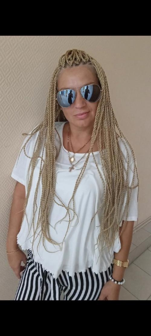 Меня зовут Олеся, я дипломированный парикмахер - универсал со стажем более 20 лет. 06