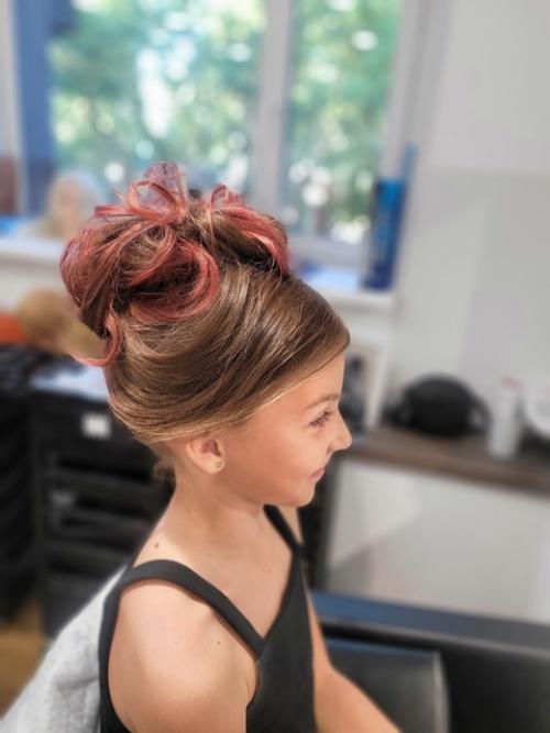 На днях у нас были уроки по прическам как же весело и интересно проходит и трудно. 01