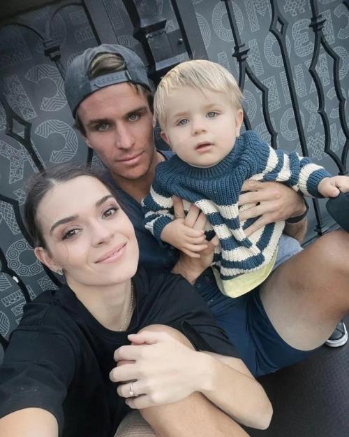 Фигуристка Аделина сотникова замуж вышла. 01