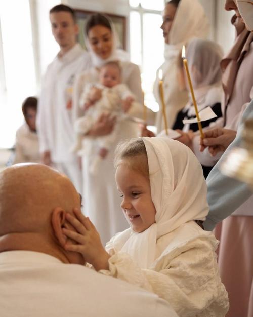 Лиана и Арсений Шульгины 2-месячного сына крестили. 06