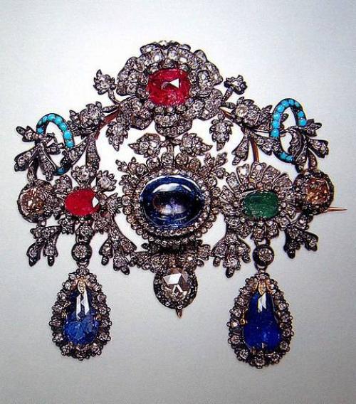 Эгрет (фр.  Aigrette - Хохол, Султан) - это мужское украшение, которое одевалось на чалму или другой головной убор по центру, в середине лба. 07