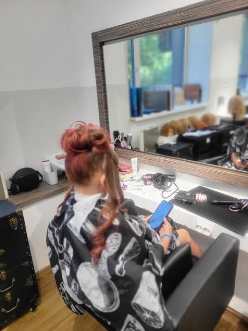 На днях у нас были уроки по прическам как же весело и интересно проходит и трудно. 04