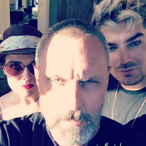 Relax Vacation.  Похоже, сегодня у Адама день релаксации и красоты. 01