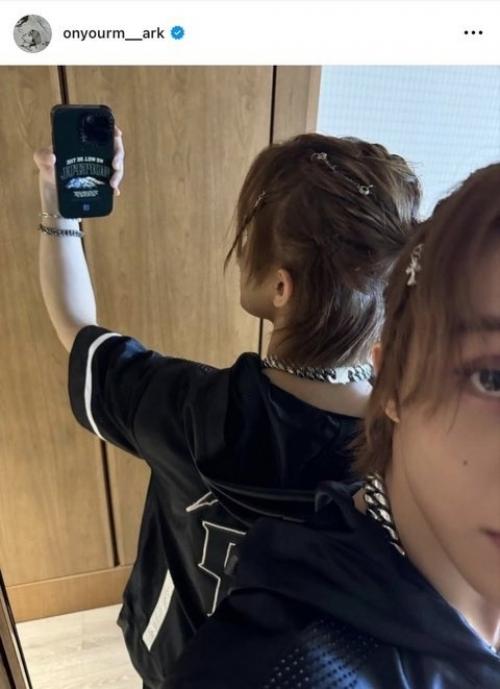 Фанаты Karina (Aespa) и Mark (NCT), которых ввязали в слухи о Lovestagram, очень не согласны: это глупо. 01