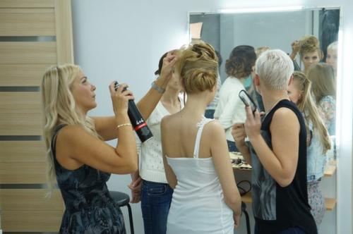 И снова мы спешим поделиться нашими успехами, сегодня закончился повышающий курс по прическам, преподаватель Татьяна Стратилатова vk. 04